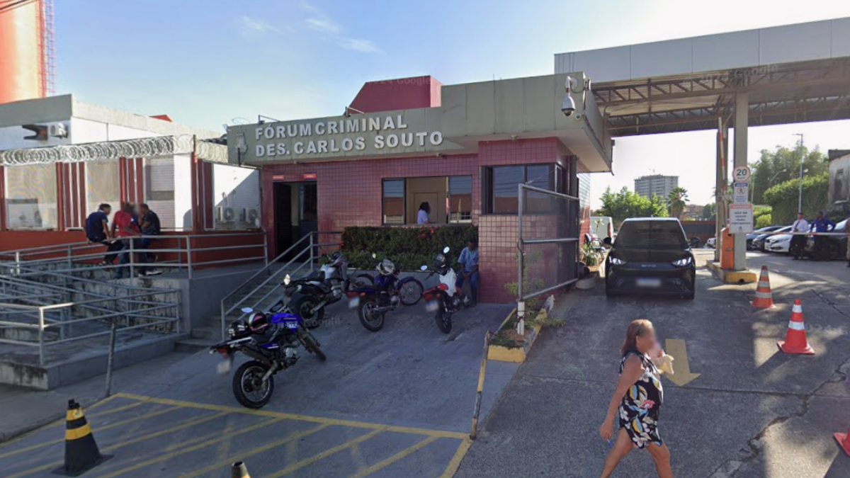 fachada de um fórum criminal em Salvador