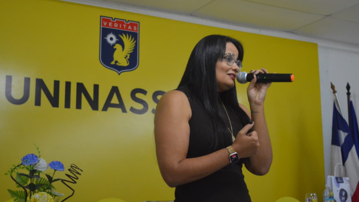 palestrante falando num evento