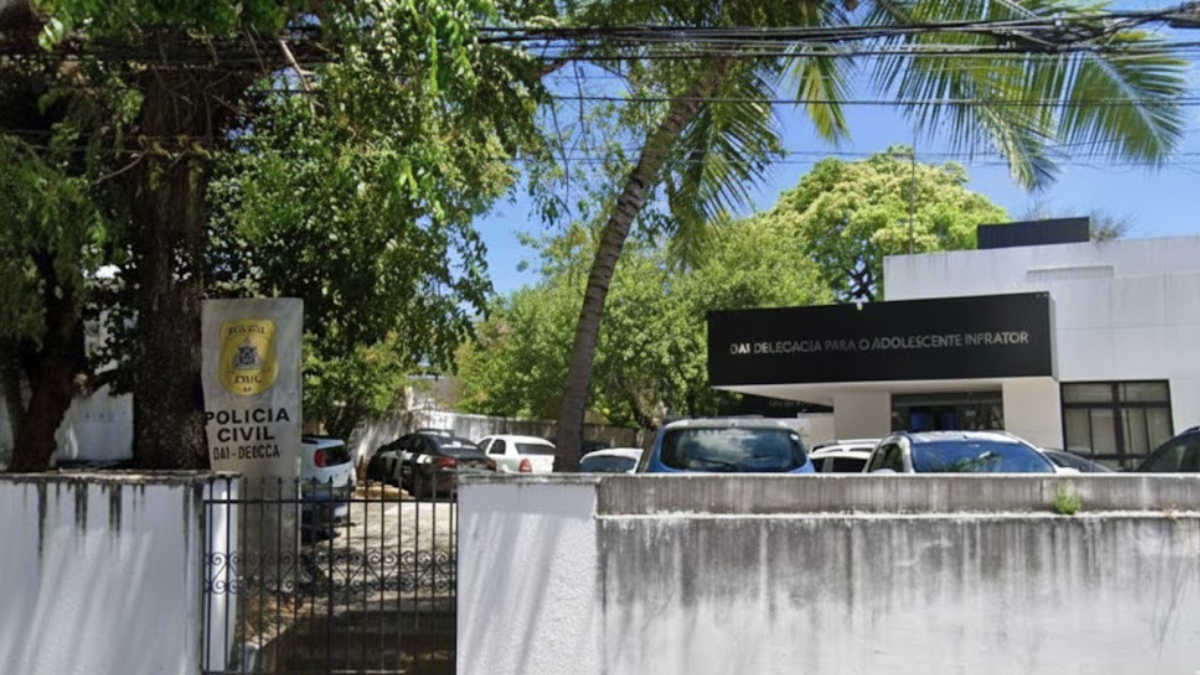 fachada da Delegacia do Adolescente Infrator, em Salvador-BA.