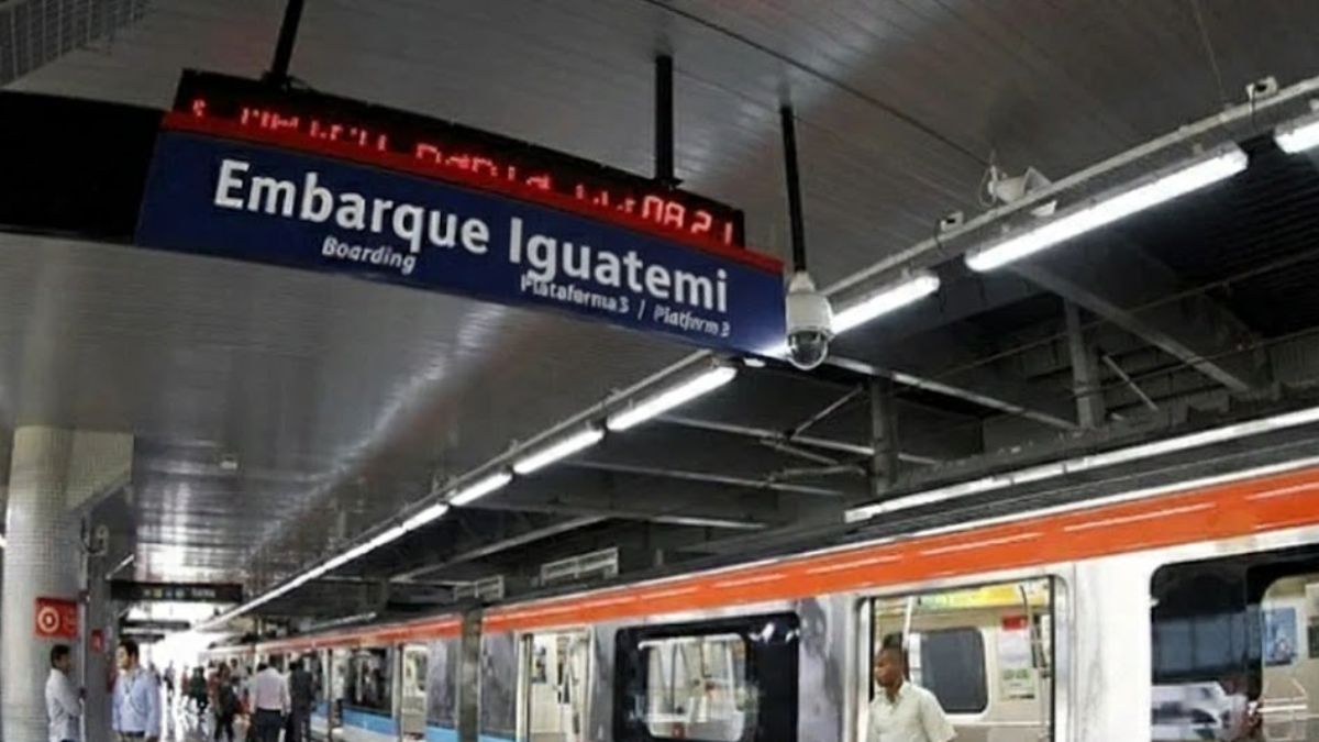 placa de metrô escrito "estação Iguatemi"