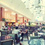 praça de alimentação de shopping