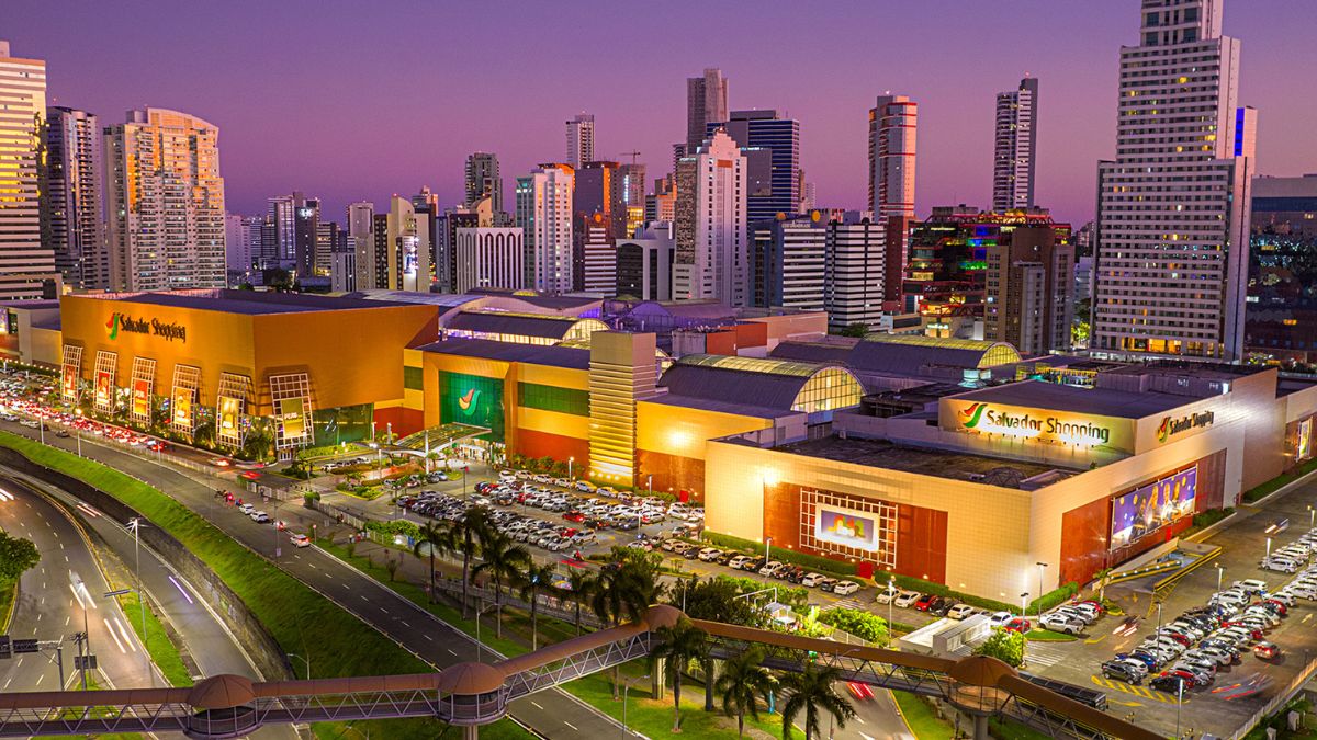 imagem externa ampla do Salvador Shopping