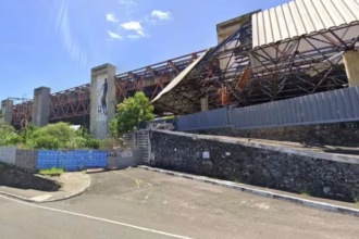fachada abandonada do antigo Centro de Convenções da Bahia