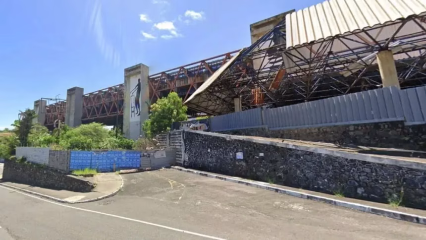 fachada abandonada do antigo Centro de Convenções da Bahia
