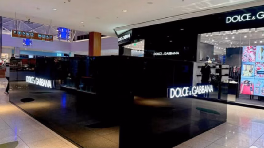 quiosque da Dolce & Gabbana em shopping.